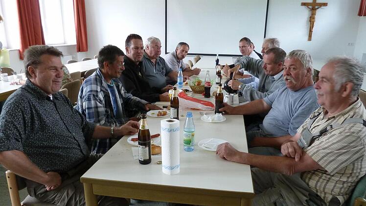 Die Brotzeit haben sich alle verdient. Foto: Wolfgang Kretschmer