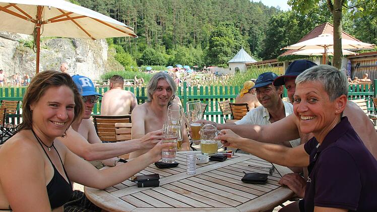 Im Biergarten. Foto: Robert Wagner