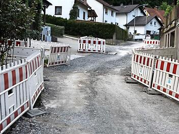 Die Bauarbeiten in der Grieser Straße werden verzögert fortgesetzt. Foto: Michael Wunder