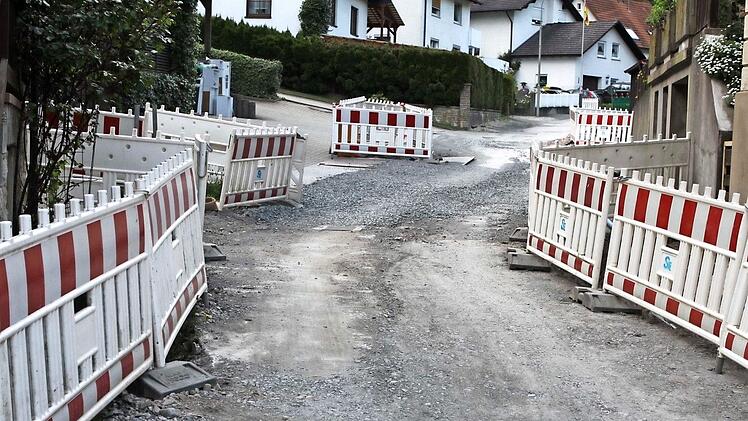 Die Bauarbeiten in der Grieser Straße werden verzögert fortgesetzt. Foto: Michael Wunder