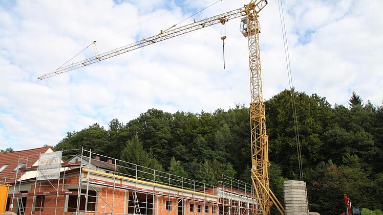 Der Rohbau der neuen Rettungswache in Bad Brückenau steht schon. Foto: Ulrike Müller