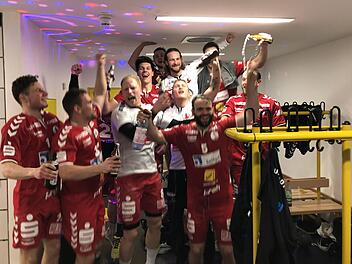 Eine Woche früher als gedacht hat der HSC Bad Neustadt die Bayernliga-Meisterschaft perfekt gemacht. Und feierte das nach dem Sieg bei der HSG Würm-Mitte schon in der Kabine feucht-fröhlich. HSC Bad Neustadt