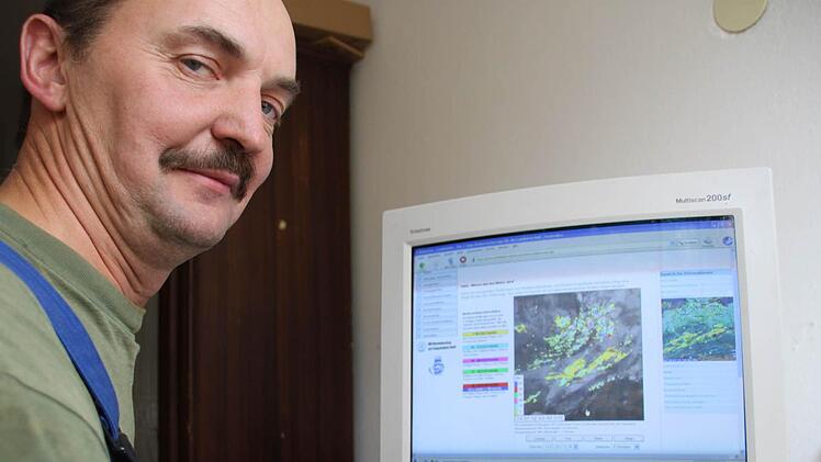 Auch Landwirt Wolfgang Passing freut sich über  das schnelle DSL. Jetzt kann  er sich  im Internet   schnell   per Satellitenbild   über die Wetterlage informieren. Alexander  Hartmann