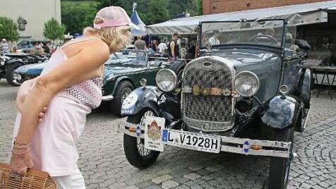 Der alte Ford A ist aus dem Jahr 1928 und gehört Peter Pflug aus Markkleeberg. Zwei Jahre lang - von 1994 bis 1996 - wurde er restauriert.