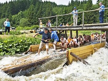 Hier wird's nass: Die Wilde Rodach rauscht gewaltig. Foto: Frankenwald Tourismus