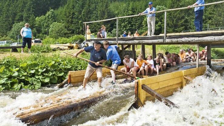 Hier wird's nass: Die Wilde Rodach rauscht gewaltig. Foto: Frankenwald Tourismus