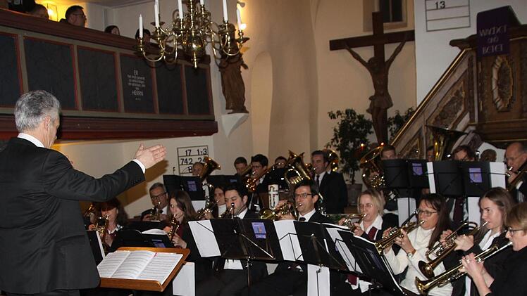 Blick auf den Posaunenchor unter Leitung von Simon Gemählich Foto: Reinhard Löwisch