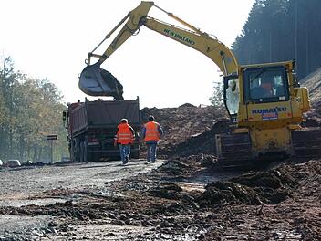 Rund 40 Millionen Euro sollen in den kommenden Jahren in die Kreisstraßen fließen. Archiv