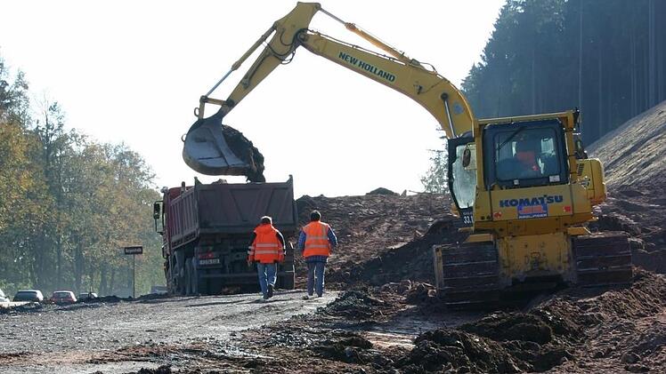 Rund 40 Millionen Euro sollen in den kommenden Jahren in die Kreisstraßen fließen. Archiv