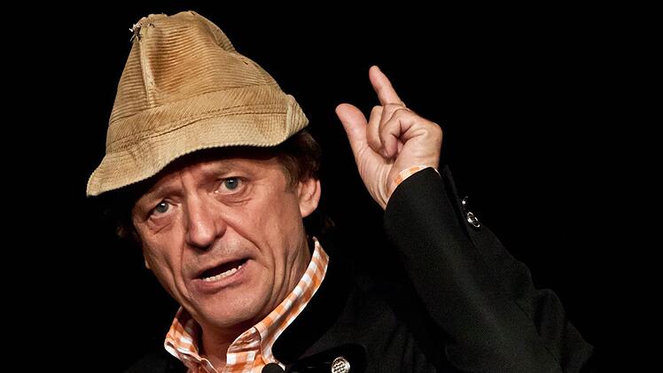 Unter dem löchrig gewordenen Cord-Hütli nistet ein kritischer Geist: Frank-Markus Barwasser als Erwin Pelzig in Coburg.Foto: Jochen Berger