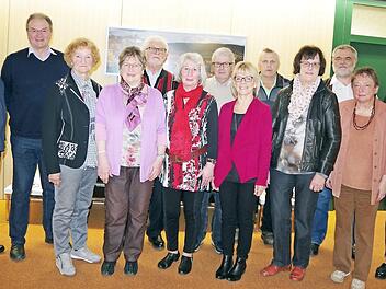Der im Jahr 2019 neu gewählte Seniorenbeirat der Stadt Kronach rund um den Vorsitzenden Franz Josef Wich (Dritter von rechts) und seine Stellvertreterin Hanni Wachter (Dritte von links). Mit im Bild ist Bürgermeisterin Angela Hofmann (rechts). Foto: Heike Schülein