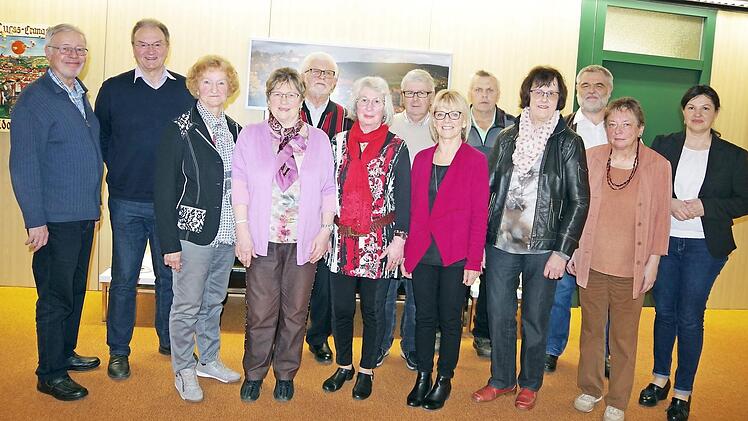 Der im Jahr 2019 neu gewählte Seniorenbeirat der Stadt Kronach rund um den Vorsitzenden Franz Josef Wich (Dritter von rechts) und seine Stellvertreterin Hanni Wachter (Dritte von links). Mit im Bild ist Bürgermeisterin Angela Hofmann (rechts). Foto: Heike Schülein