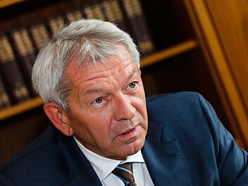 Landkreis Bamberg: "Geht an der Realität völlig vorbei" - Landrat kritisiert Ergebnis des Flüchtlingsgipfels Landkreis Bamberg: "Geht an der Realität völlig vorbei" - Landrat kritisiert Ergebnis des Flüchtlingsgipfels