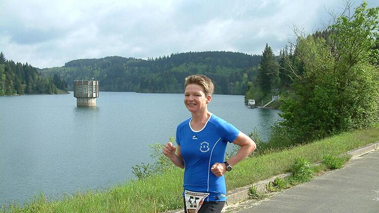 Die Neuseserin Renate Kohlmann benötigte für die Kurzdistanz über acht Kilometer nur 39:24 Minuten und siegte in ihrer Klasse souverän. Fotos: Hans Franz