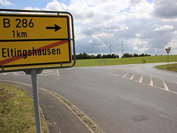 Bei der Vorbereitung des Planfeststellungsverfahrens hat sich herausgestellt, dass auch westlich von Eltingshausen ein Kreisverkehr notwendig ist, um den Verkehr in Richtung B 286 abzuleiten. Foto: Benedikt Borst