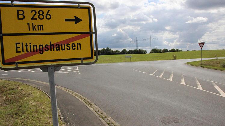 Bei der Vorbereitung des Planfeststellungsverfahrens hat sich herausgestellt, dass auch westlich von Eltingshausen ein Kreisverkehr notwendig ist, um den Verkehr in Richtung B 286 abzuleiten. Foto: Benedikt Borst