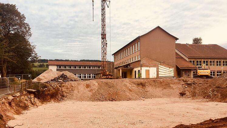 Wenn alles nach Plan läuft, können die Schüler ab nächstes Jahr wieder einziehen. Momentan sind allerdings noch nicht alle Arbeiten vergeben.Sebastian Schmitt