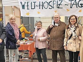 Sie sprachen über Palliativmedizinische Pflege. Von links: Richard Reich, Heidemarie Klein, Uta Koch-Liepold, Michael Schadeberg, Karin Vogt, Helga Schadeberg.  Foto: privat