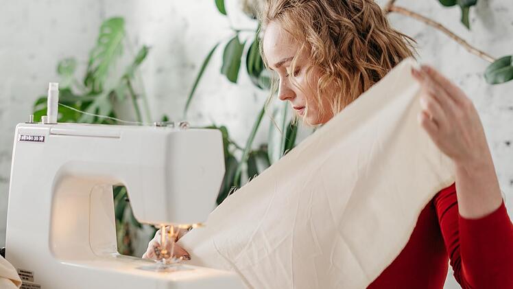 Deine Vorstellungen solltest du genau mit dem oder der Schneider*in abklären.