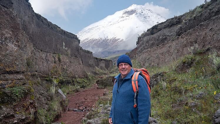 Der Cotopaxi ist einer der höchsten aktiven Vulkane der Erde. Er ist 5.897 Meter hoch.