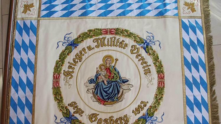Ihre Fahne haben die Gosberger aufwendig restauriert. Foto: privat