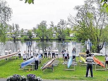 Am Ende ging es um die Wurst: Anrudern in Kitzingen