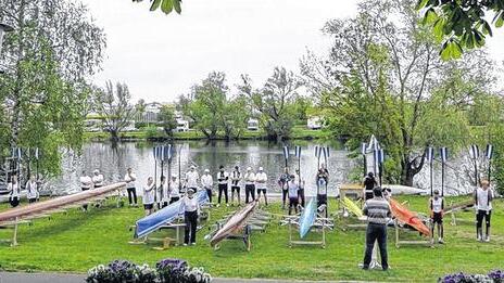 Am Ende ging es um die Wurst: Anrudern in Kitzingen