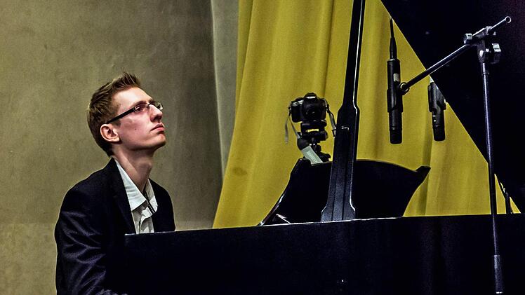 Bei seinem Konzert-Debüt im Casimirianum beeindruckte Andreas Wolff mit einem Programm unter dem Motto "Best of Ludovico Einaudi".Foto: Jochen Berger