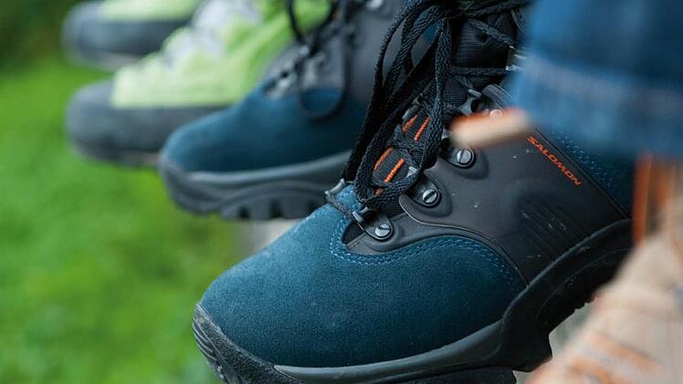 Die Wanderschuhe sind geschnürt. Es kann losgehen.  Foto: Archiv/imago/Grhard Leber