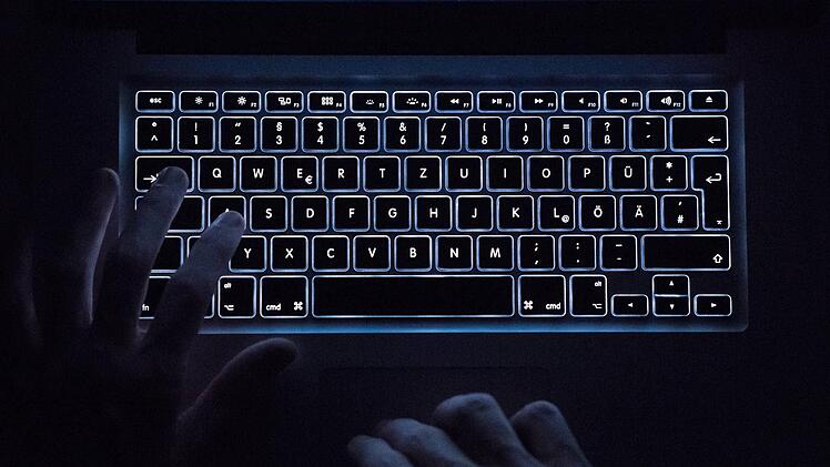 Ein 25-J&auml;hriger aus Thiersheim wird erpresst. Und zwar mit einem erotischen Filmchen von sich selbst. Das hatte er in einem Chat verschickt. Symbolfoto: Silas Stein/dpa