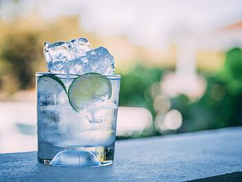 Kann Gin Tonic tatsächlich die Symptome von Heuschnupfen lindern? Wir machen den Faktencheck. Symbolfoto: unsplash.com