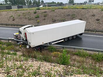 Lkw umgekippt