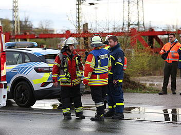 Legten sie ihn aufs Gleis? Mann von Zug &uuml;berrollt - mutma&szlig;liches M&ouml;rder-Trio bald in Franken vor Gericht