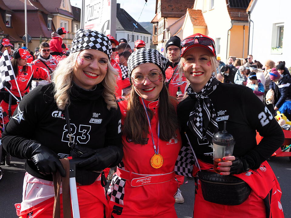 Wildes Faschingstreiben in Steinach an der Saale.