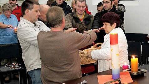 ... das von den Teilnehmern gesegnet wird.  Fotos: Johanna Blum