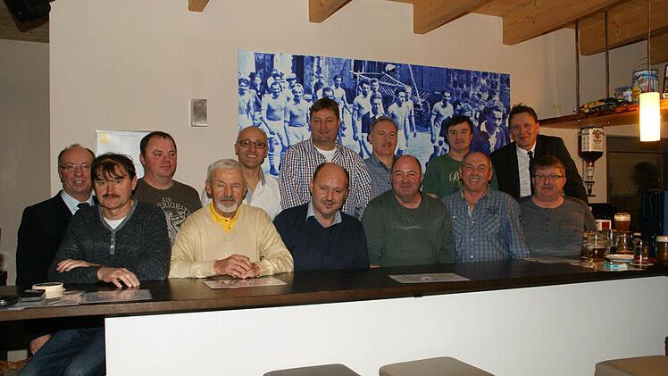 Mindestens seit 25 Jahren gehören sie dem SV Fatschenbrunn an und alle hatten schon verschiedene Funktionen im Verein inne - zwei sind sogar bis heute aktive Fußballer. Foto: Sabine Weinbeer