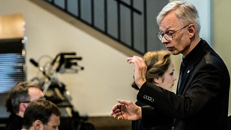 Der Coburger Bachchor und das Main-Barockorchester Frankfurt beeindruckten mit der Erstaufführung von Telemanns Matthäus-Passion in der Morizkirche. Souveräner Dirigent: Peter Stenglein.Foto: Jochen Berger