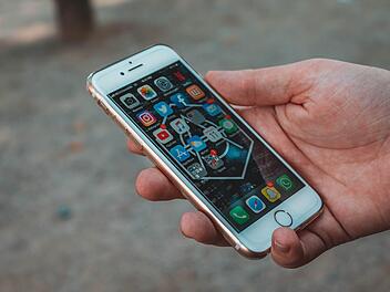 WhatsApp wurde am 24. Februar 2009 in den USA gegründet. 2019 wurde das Unternehmen zehn Jahre alt. Symbolbild: Sara Kurfeß/unsplash.com