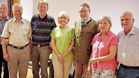 Neuwahlen gab es beim Arbeitskreis der CSU f&uuml;r Schule, Bildung und Sport: (v.&nbsp;r.) Walter Gutmann (Wildflecken, Beisitzer), Elsbeth Hainke (Beisitzerin, Gr&auml;fendorf), Vorsitzender Edmund Wilhelm (Zeitlofs), Elisabeth Wende (Stellvertreterin, Hammelb...