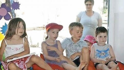 In der Kuschelecke des neuen Montessori-Kindergartens können sich die Kinder zusammensetzen und entspannen.