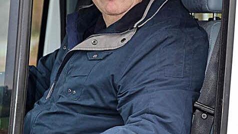 Erich Blaszyk steuert den Bürgerbus in Ebensfeld seit neun Jahren.