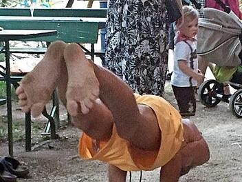 Ein Akrobat auf dem Annafest Foto: Leo Hühnlein
