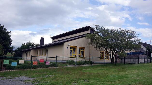 Der Kiga St. Elisabeth Buchbach ist total &uuml;berf&uuml;llt. Der Anbau soll in Richtung Kirchgasse erfolgen. Heike Sch&uuml;lein