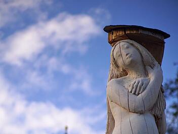 Die blaue Fee muss man kennen, um sie zu erkennen. Pinocchio (nicht im Bild) ist hingegen eindeutig er selbst, weil er seine lange Nase vor sich hertr&auml;gt. Auch ein Zeichen.  Fotos: Bastian S&uuml;nkel