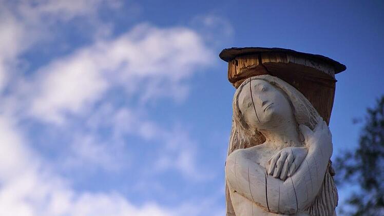 Die blaue Fee muss man kennen, um sie zu erkennen. Pinocchio (nicht im Bild) ist hingegen eindeutig er selbst, weil er seine lange Nase vor sich hertr&auml;gt. Auch ein Zeichen.  Fotos: Bastian S&uuml;nkel