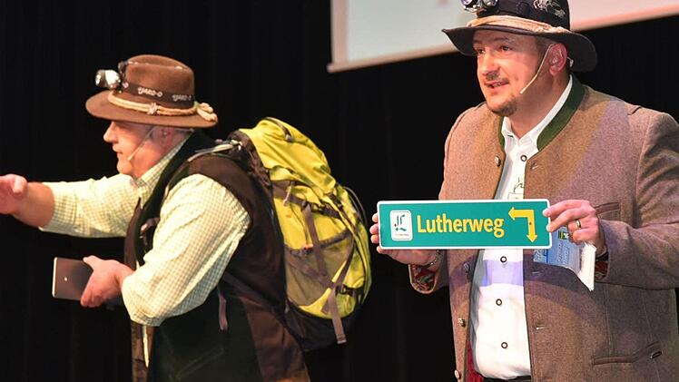 In die Bütt traten die Meederer Schmalzbuam und begaben sich auf dem Lutherweg.