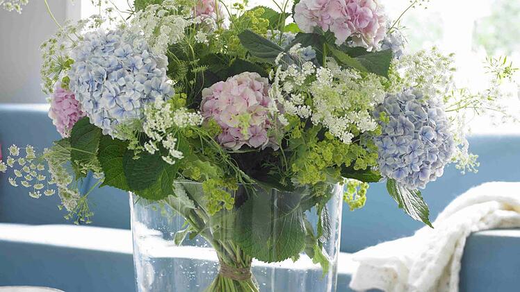 Sträuße wie dieser bleiben länger frisch, wenn man einige Tipps beachtet.  Foto: Tollwasblumenmachen.de