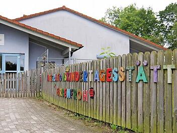 Die Pläne sind gemacht: Es wird nicht mehr lange dauern, bis die Kapazitäten im Kindergarten "Farbenfroh" in der Hans-Rollwagen-Straße mit einem Anbau deutlich erweitert werden. Foto: Berthold Köhler