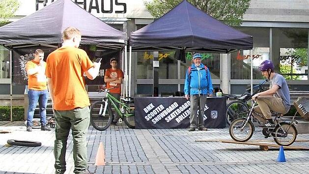 Die Skate-Initiative hatte im Schlosshof einen Geschicklichkeitsparcours aufgebaut. Foto: Richard Sänger