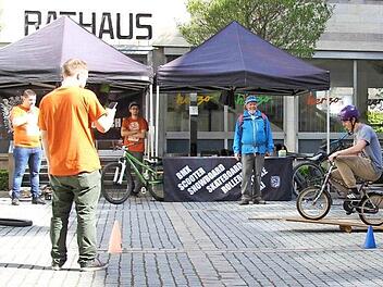 Die Skate-Initiative hatte im Schlosshof einen Geschicklichkeitsparcours aufgebaut. Foto: Richard Sänger